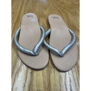 Beek Sunbeam Flip Flop Sandals Women's 8 Silver Patent Leather Slip-On S64